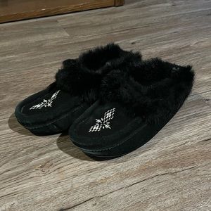 Manitobah Mukluk slippers
